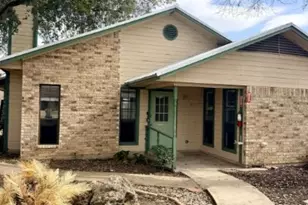 728 W San Antonio St, Lockhart, TX 78644 - Photo 1