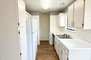 728 W San Antonio St, Lockhart, TX 78644 - Photo 4