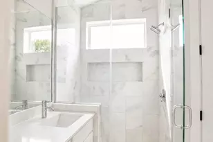 1123 Omega Ave, Austin, TX 78721 - Photo 2