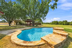 102 Valley View Dr E, Leander, TX 78641 - Photo 2