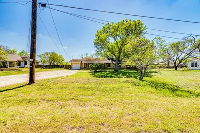 500 Blackjack Street, Lockhart, TX 78644 - Photo 2