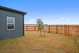 2027 Applewood Dr, Lockhart, TX 78644 - Photo 34