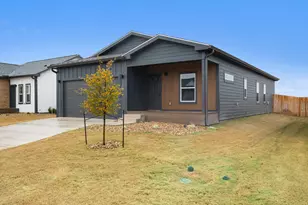 2027 Applewood Dr, Lockhart, TX 78644 - Photo 2