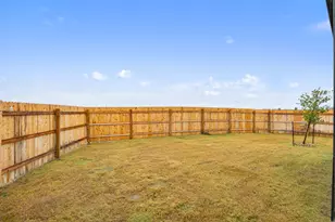 2027 Applewood Dr, Lockhart, TX 78644 - Photo 38