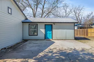 1013 N Colorado St, Lockhart, TX 78644 - Photo 4