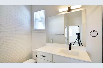 7601 Carver Avenue #1B, Austin, TX 78752 - Photo 8