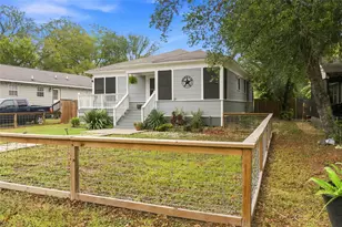 505 Lee St, Smithville, TX 78957 - Photo 2