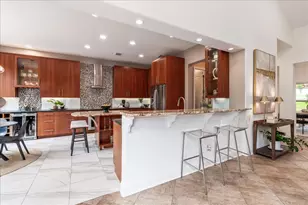 37 Autumn Oaks Dr, The Hills, TX 78738 - Photo 8