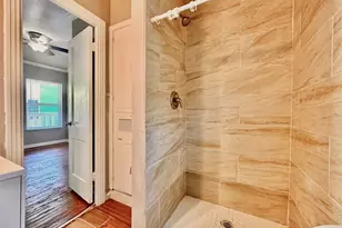 204 E 30th St, Austin, TX 78705 - Photo 6