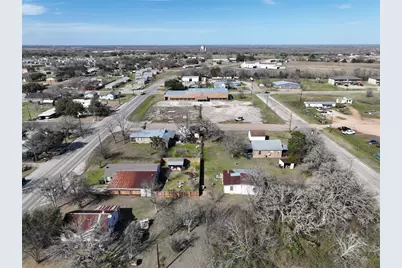 639 N Manse Avenue, Giddings, TX 78942 - Photo 2