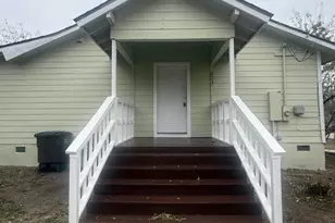 823 Monterrey St, Lockhart, TX 78644 - Photo 2