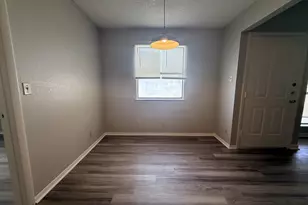 817 Lloyd Ln, Elgin, TX 78621 - Photo 6
