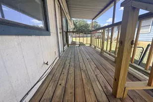 817 Lloyd Ln, Elgin, TX 78621 - Photo 18