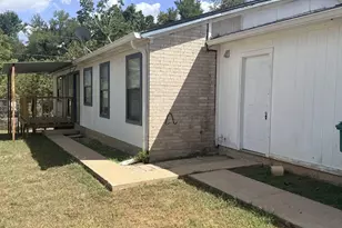 817 Lloyd Ln, Elgin, TX 78621 - Photo 2
