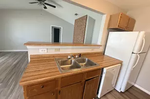 817 Lloyd Ln, Elgin, TX 78621 - Photo 4