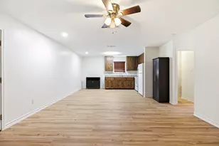 823 N Commerce St, Lockhart, TX 78644 - Photo 8