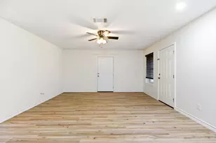 823 N Commerce St, Lockhart, TX 78644 - Photo 14