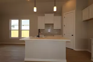 609 Clarissa St, Buda, TX 78610 - Photo 4