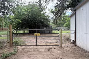 403 Taylor St, Smithville, TX 78957 - Photo 22