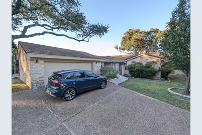 208 Crescent Bluff, Lakeway, TX 78734 - Photo 2