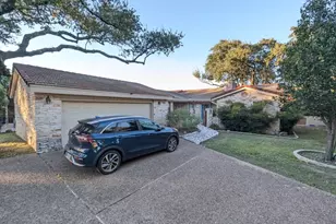 208 Crescent Bluff, Lakeway, TX 78734 - Photo 2