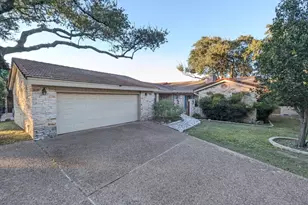 208 Crescent Bluff, Lakeway, TX 78734 - Photo 1