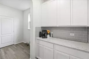 282 Crimson Ln, Kyle, TX 78640 - Photo 6