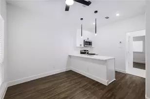 908 Poplar St, Austin, TX 78705 - Photo 4