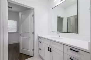 908 Poplar St, Austin, TX 78705 - Photo 8