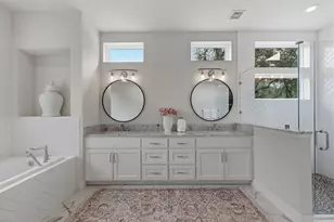 501 Alva Dr, Briarcliff, TX 78669 - Photo 10