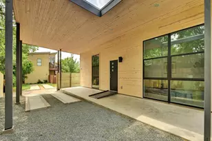 2103 E 14th St, Austin, TX 78702 - Photo 2