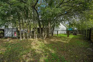 1619 J J Seabrook Dr, Austin, TX 78721 - Photo 24