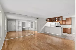 910 Duncan Ln, Austin, TX 78705 - Photo 4