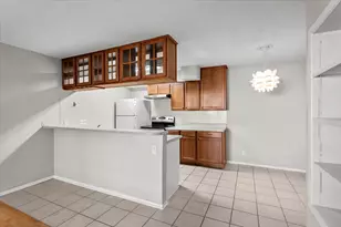 910 Duncan Ln, Austin, TX 78705 - Photo 8