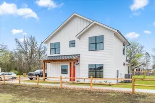 203 N Ave J, Johnson City, TX 78636 - Photo 2