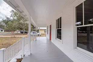 304 Washington St, Smithville, TX 78957 - Photo 6