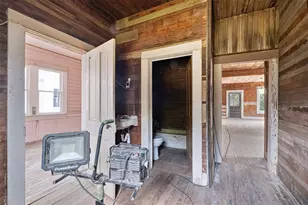 304 Washington St, Smithville, TX 78957 - Photo 28