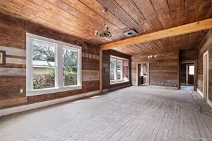 304 Washington St, Smithville, TX 78957 - Photo 8