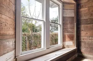 304 Washington St, Smithville, TX 78957 - Photo 16