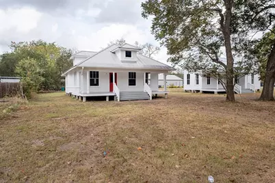 304 Washington Street, Smithville, TX 78957 - Photo 4