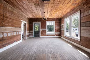 304 Washington St, Smithville, TX 78957 - Photo 12