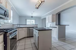 208 Settlers Valley Dr, Pflugerville, TX 78660 - Photo 10