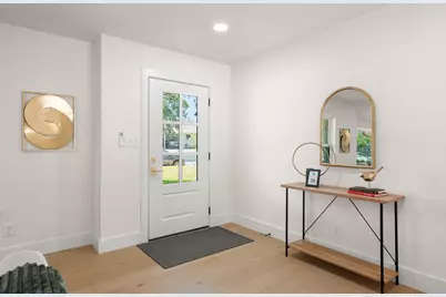 7010 Miranda Drive, Austin, TX 78752 - Photo 10