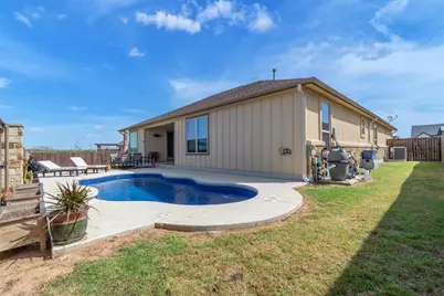 107 Les Lane, Smithville, TX 78957 - Photo 12