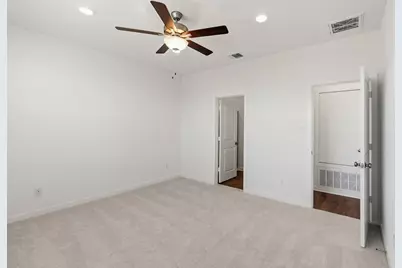 174 Green Berets Bend, Jarrell, TX 76537 - Photo 10