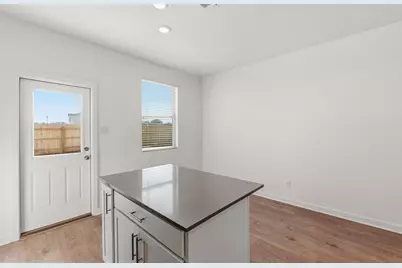 174 Green Berets Bend, Jarrell, TX 76537 - Photo 6