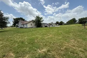 18543 Cyclone Branch Rd, Burlington, TX 76519 - Photo 8