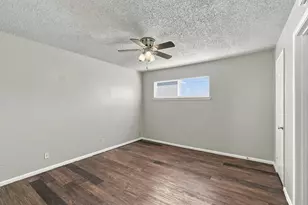 2319 Greenfield Pkwy, Austin, TX 78741 - Photo 12