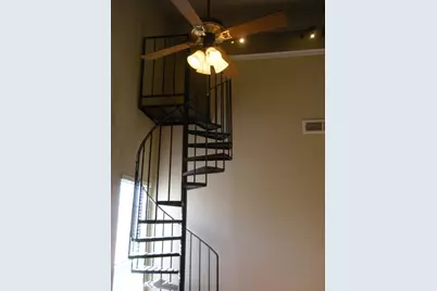 303 W 35th Street #304, Austin, TX 78705 - Photo 8