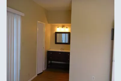 303 W 35th Street #304, Austin, TX 78705 - Photo 10